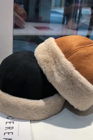 Winter Thick Hats Black Keep Warm Sheepskin Felt with A Peaked Top Korean Japanese Style Retro Versatile Plush Hat for Adults
